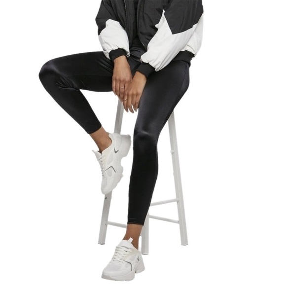 Express Coated Faux Zipper-Pocket Pull-On Skinny Leggings in Black Size M